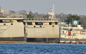 اشتباك مسلح بين أمريكا وكوبا: تصعيد وتوتر في مضيق فلوريدا