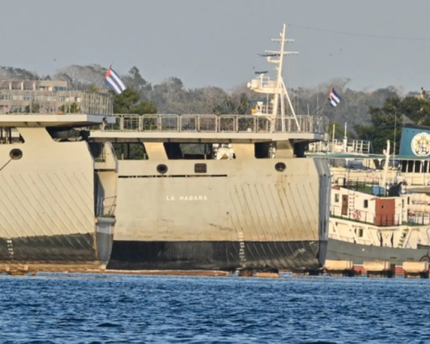 اشتباك مسلح بين أمريكا وكوبا: تصعيد وتوتر في مضيق فلوريدا