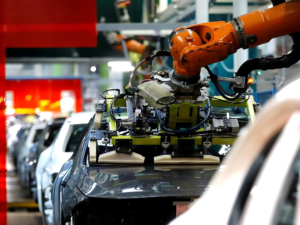 خسارة ستيلانتيس التاريخية: 26 مليار دولار وتغيير خطط السيارات الكهربائية