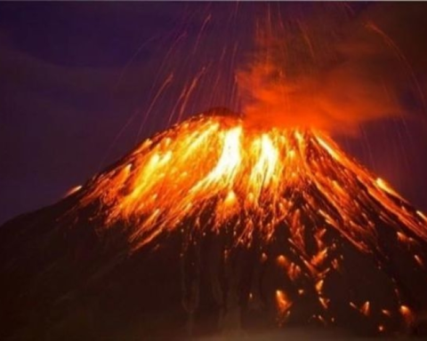 ثوران بركان كانلاون في الفلبين وتحذيرات من انفجار أعنف