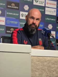 مدرب الرياض يشيد بلاعبيه بعد الهزيمة من الأهلي بدوري روشن