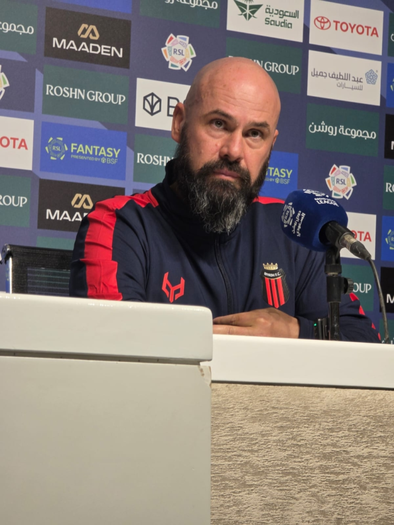 مدرب الرياض يشيد بلاعبيه بعد الهزيمة من الأهلي بدوري روشن