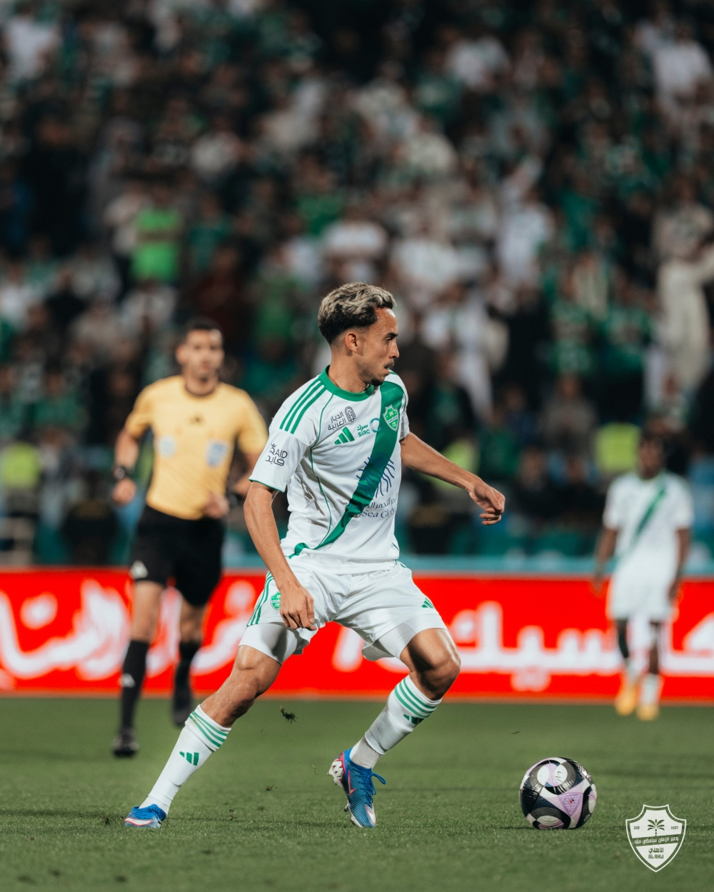 Refereeing controversy: Did Al-Ahli player Ibanez deserve a red card against Al-Riyadh?