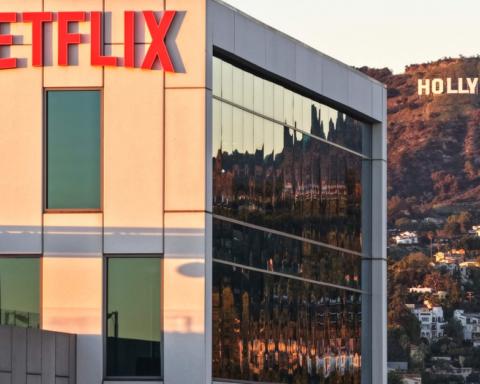 نتفليكس تنسحب من صفقة وارنر براذرز لصالح باراماونت