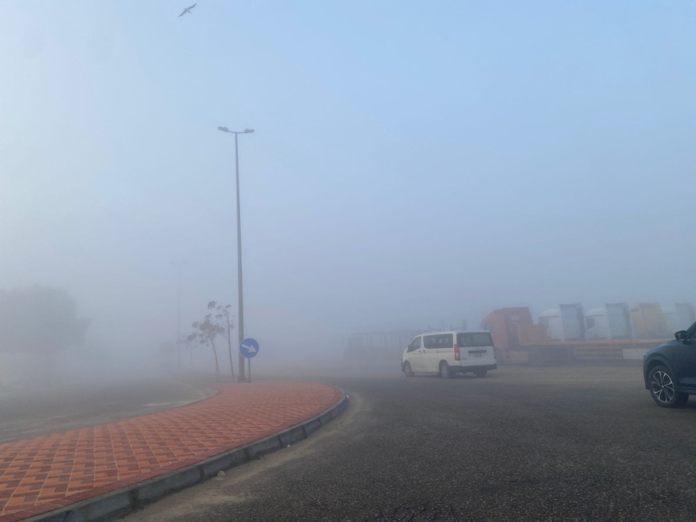 تحذير من ضباب كثيف في 5 مناطق سعودية وتأثيره على الرؤية