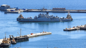 جنوب إفريقيا تحقق بمشاركة إيران في مناورات بحرية مثيرة للجدل