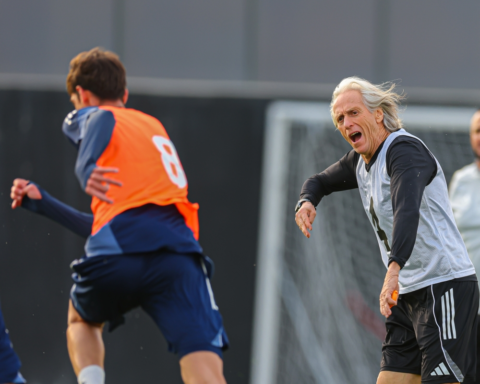 النصر والفيحاء: مواجهة حاسمة في صراع دوري روشن السعودي