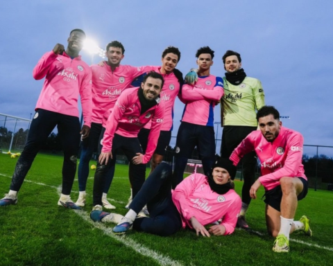 مانشستر سيتي وليدز: مواجهة حاسمة في سباق لقب البريميرليغ