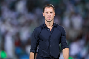 يايسله يحتفي بإنجاز الأهلي في دوري روشن: 16 مباراة بلا هزيمة