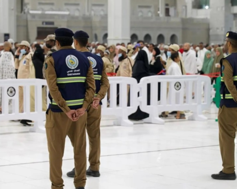 الدفاع المدني: جهود مكثفة لسلامة المعتمرين بالمسجد الحرام