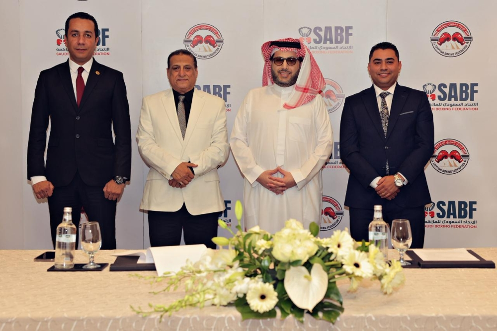 أوسيك ضد فيرهوفن في مصر: نزال تاريخي على لقب الوزن الثقيل