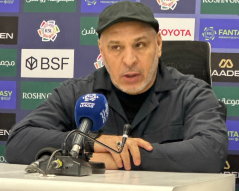 بن زكري: بونو رجل مباراة الهلال والشباب واستحق الجائزة