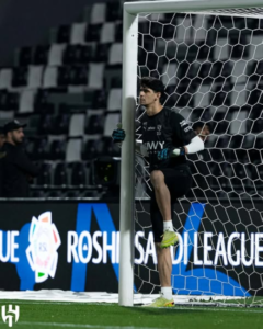 الدعيع ينتقد بونو: أزمة تواصل تهدد دفاع الهلال