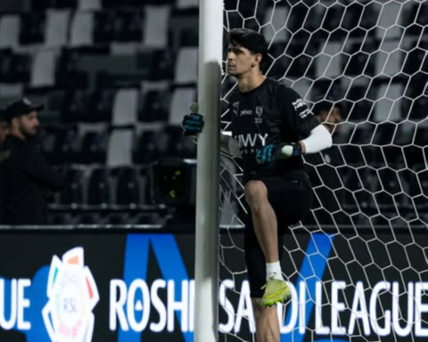 الدعيع ينتقد بونو: أزمة تواصل تهدد دفاع الهلال