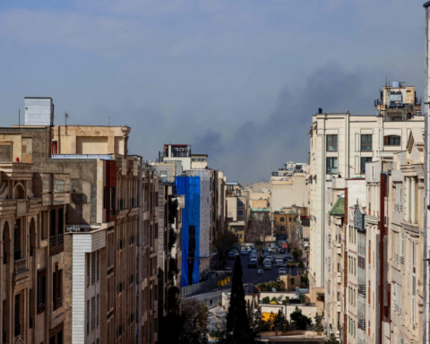 هجمات أمريكية إسرائيلية على إيران: تصعيد غير مسبوق بالشرق الأوسط