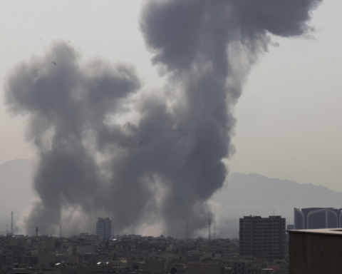 إيران تتوعد برد حازم على أمريكا وإسرائيل وسط مخاوف التصعيد