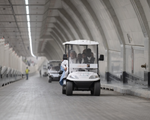 خدمات الحرم المكي: عربات كهربائية لكبار السن وذوي الإعاقة