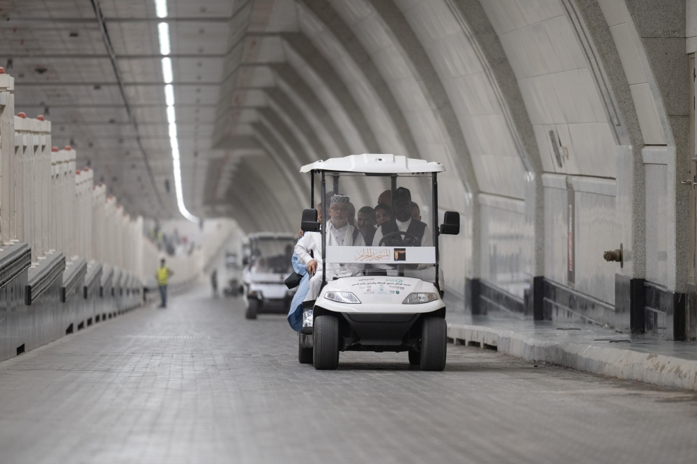 خدمات الحرم المكي: عربات كهربائية لكبار السن وذوي الإعاقة