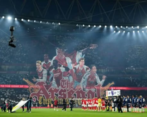 أرسنال وتشيلسي: قمة حاسمة في صراع صدارة الدوري الإنجليزي