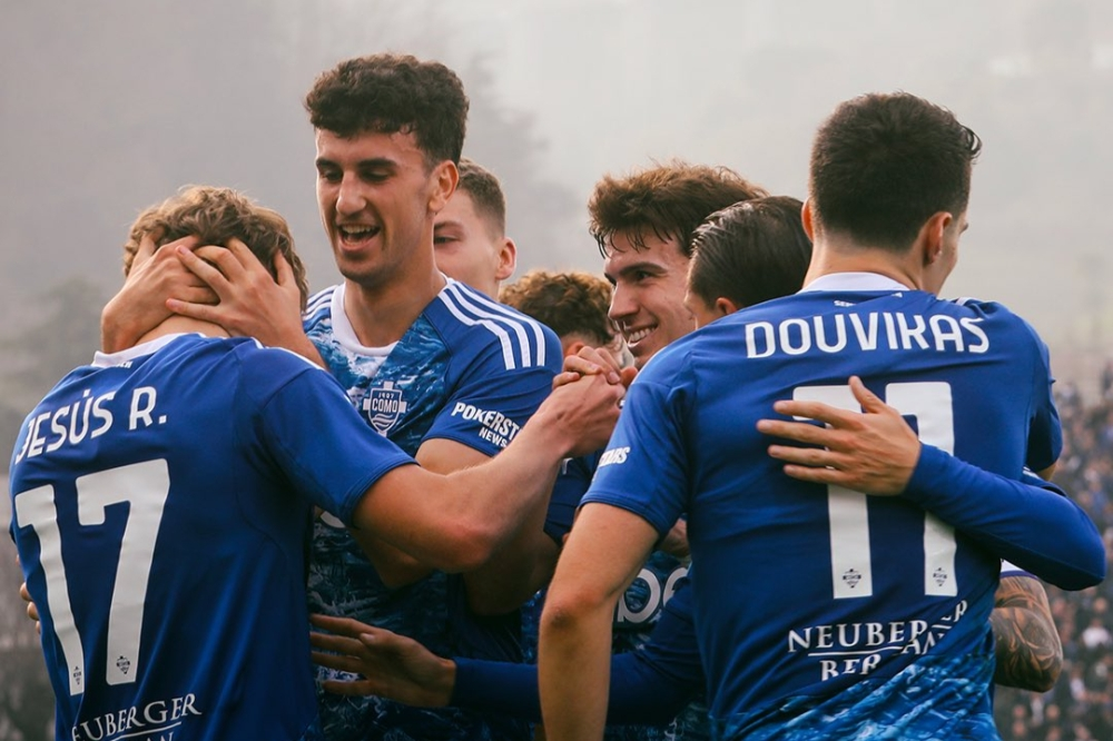 كومو يهزم ليتشي ويقترب من مقعد أوروبي تاريخي بالدوري الإيطالي