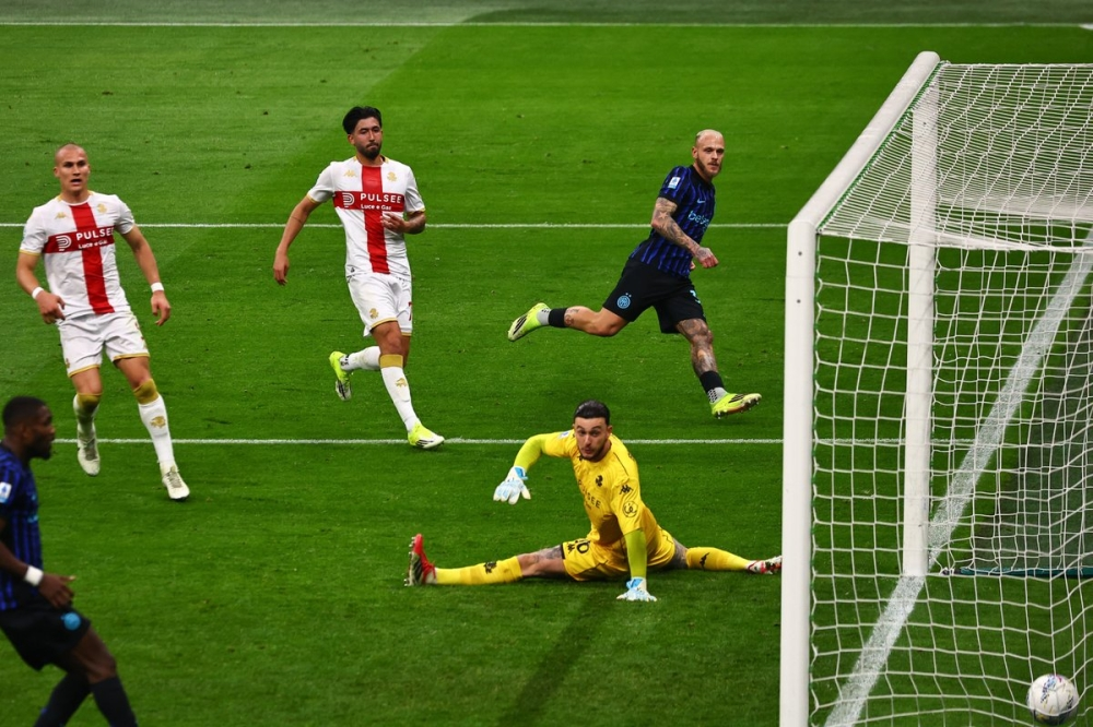 إنتر ميلان يهزم جنوى ويوسع الفارق في صدارة الدوري الإيطالي