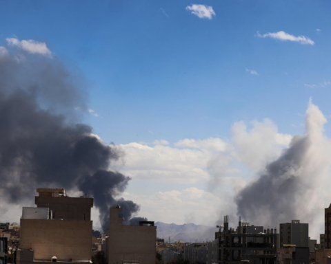 43 Iranian border guards killed; aircraft carrier denied damage