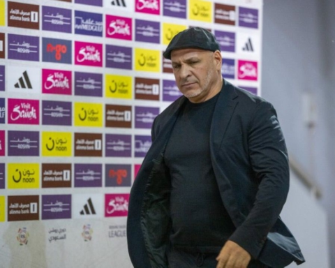 زكري يرفض راحة لاعبي الشباب قبل لقاء الاتفاق في دوري روشن