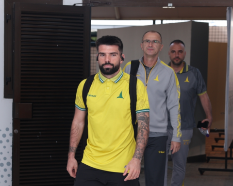 دونيس يختار علي سالم بديلاً لريبوتشو أمام الحزم