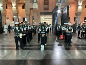 وزارة الرياضة تنفذ برنامج خدمة المعتمرين بـ 300 كشاف