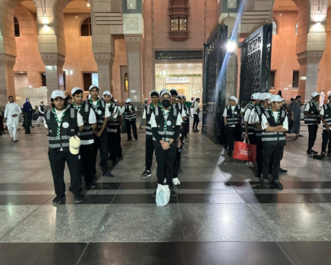 وزارة الرياضة تنفذ برنامج خدمة المعتمرين بـ 300 كشاف