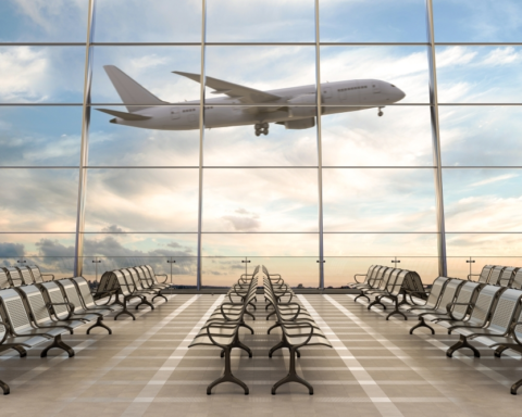 أمير الباحة يشكل لجنة لاستضافة العالقين الخليجيين بالمملكة