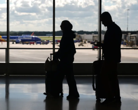 Flight suspensions in the Gulf: cancellations and passenger congestion