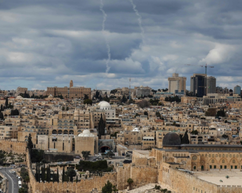 Jerusalem explosions after Iranian missile launches and US escalation