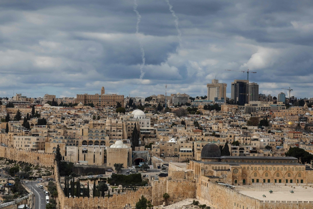 Jerusalem explosions after Iranian missile launches and US escalation