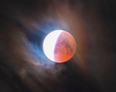 خسوف قمري كلي 2026: موعده وأماكن رؤيته حول العالم