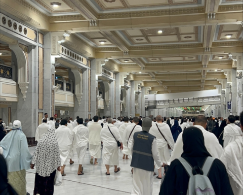 انسيابية حركة المعتمرين في المسجد الحرام: جولة توثيقية لجهود رمضان