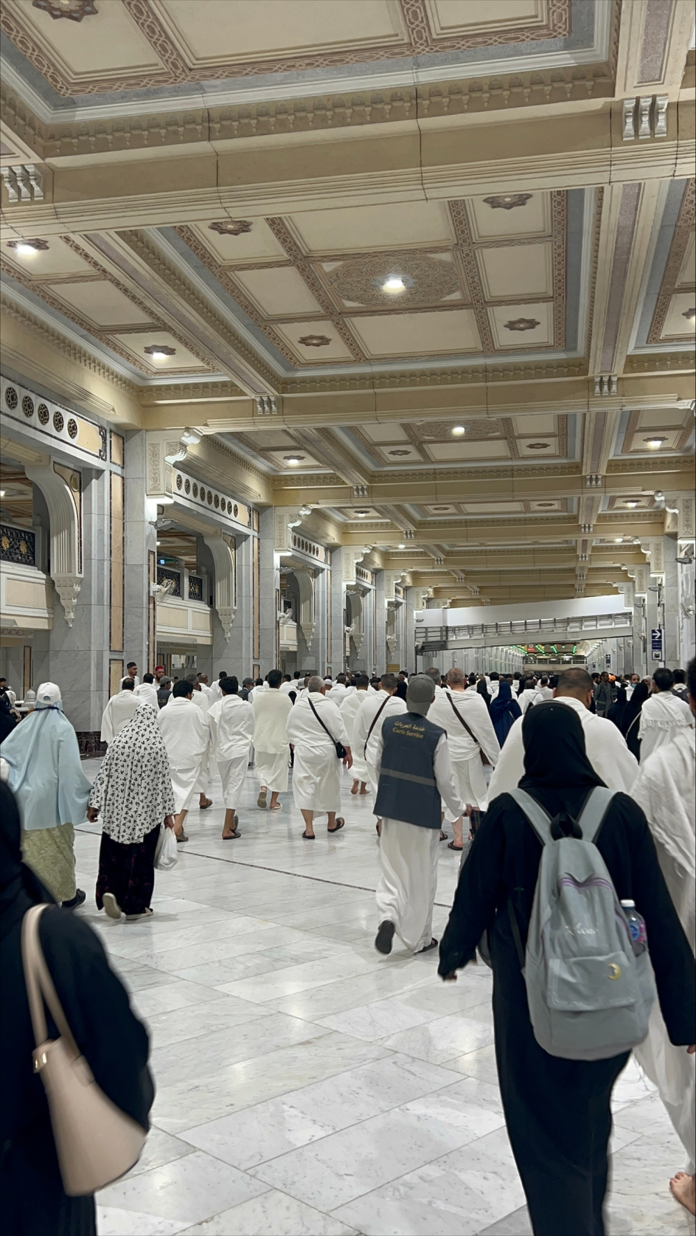 انسيابية حركة المعتمرين في المسجد الحرام: جولة توثيقية لجهود رمضان