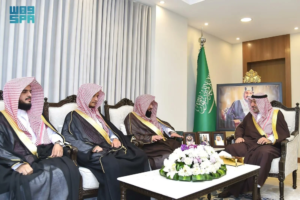 أمير نجران يلتقي رئيس المحكمة العامة ويشيد بمنظومة القضاء