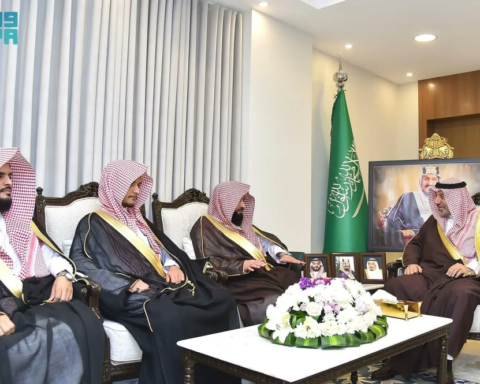 أمير نجران يلتقي رئيس المحكمة العامة ويشيد بمنظومة القضاء