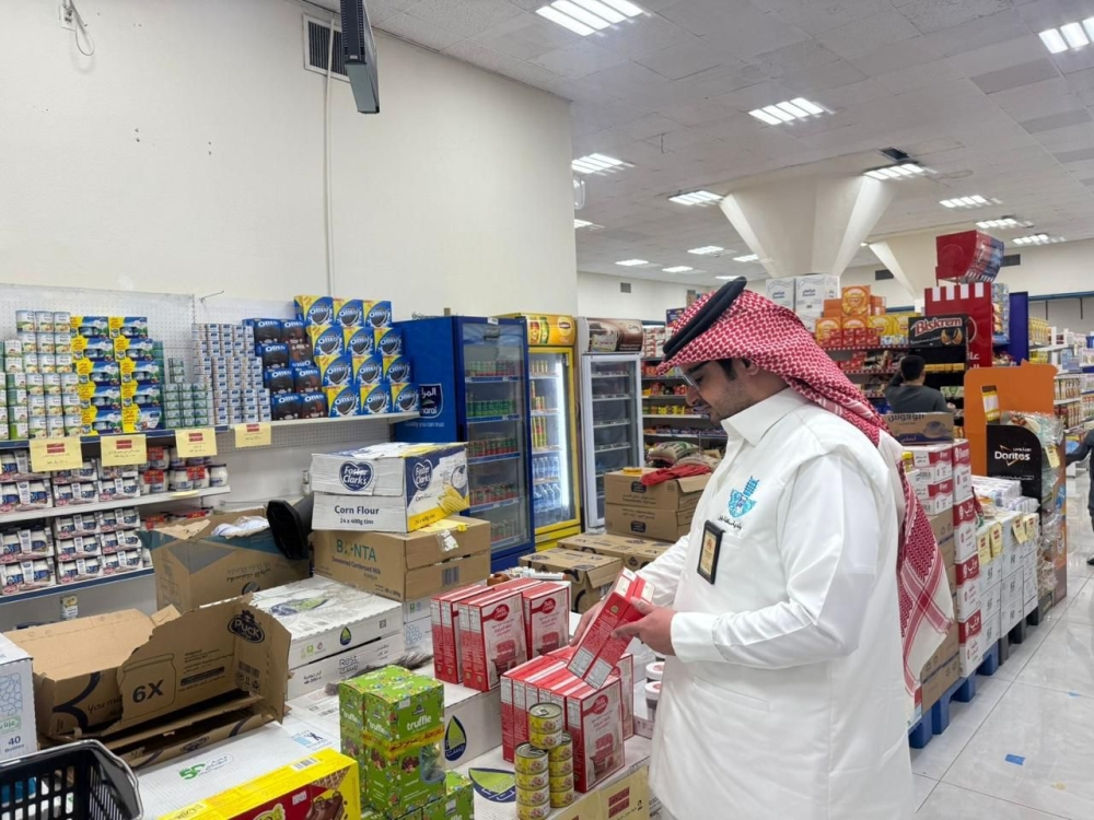 جولات رقابية في بقيق تضبط الأسواق