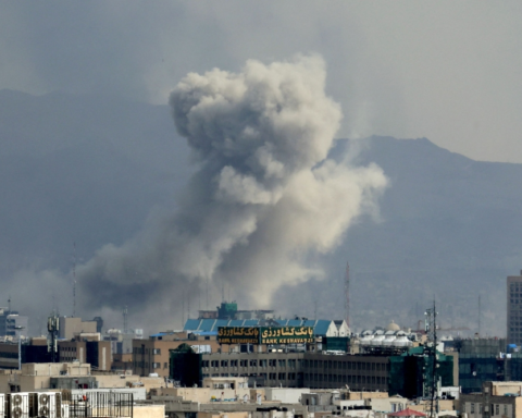 تفاصيل غارات تستهدف طهران ومقر الطوارئ وسط العاصمة