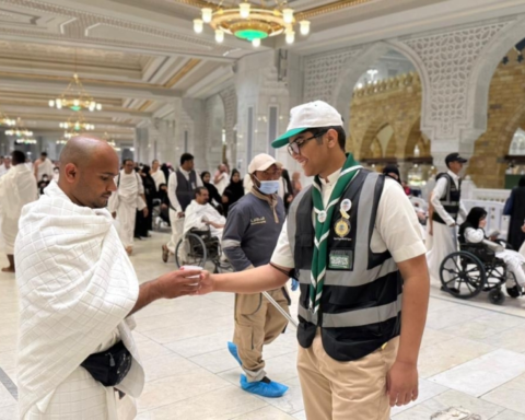 الكشافة في الحرمين: جهود تطوعية لخدمة ضيوف الرحمن في رمضان