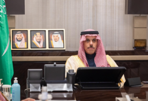 وزير الخارجية يبحث مع نظيريه المصري والروسي تطورات المنطقة