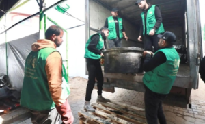 مركز الملك سلمان للإغاثة يوزع 30 ألف وجبة ساخنة في غزة