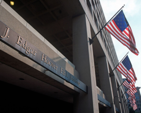 تحذيرات أمريكية لمغادرة الشرق الأوسط وتلويح بالحرب مع إيران