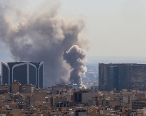 انفجارات في طهران ومدن إيرانية في اليوم الرابع للحرب