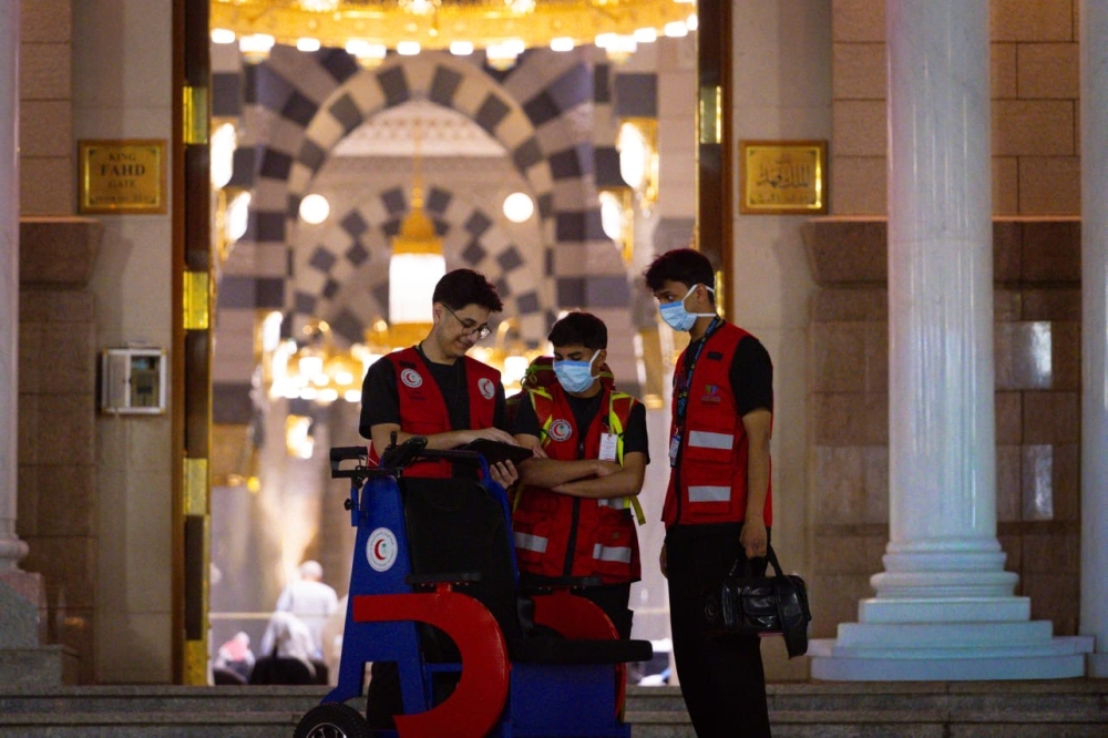 الهلال الأحمر السعودي ينقذ مريضاً بالمسجد النبوي في زمن قياسي