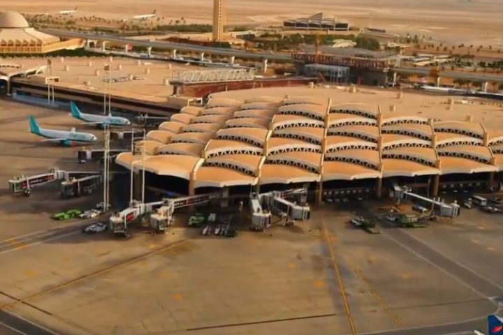 تنويه مطار الملك خالد الدولي للمسافرين: تحديثات الرحلات الجوية