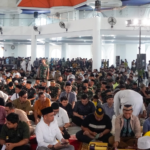 برنامج خادم الحرمين الشريفين لتفطير الصائمين يجمع الآلاف بإندونيسيا