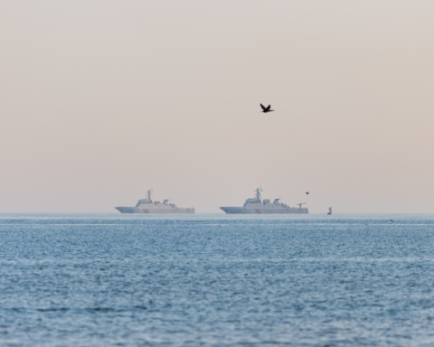 تعزيزات عسكرية بريطانية للشرق الأوسط: مدمرة ومروحيات لقبرص